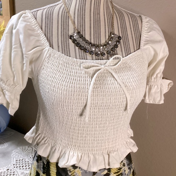 XNWMNZ Tops - BEIG CROP TOP